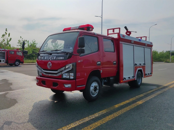 東風2.5噸水罐消防車