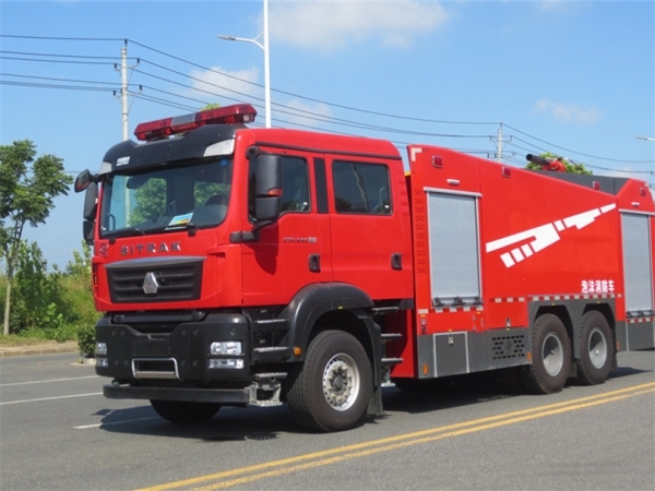 汕德卡12.8噸泡沫消防車