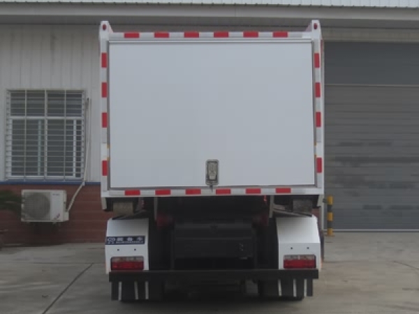 鉤臂器材裝備車