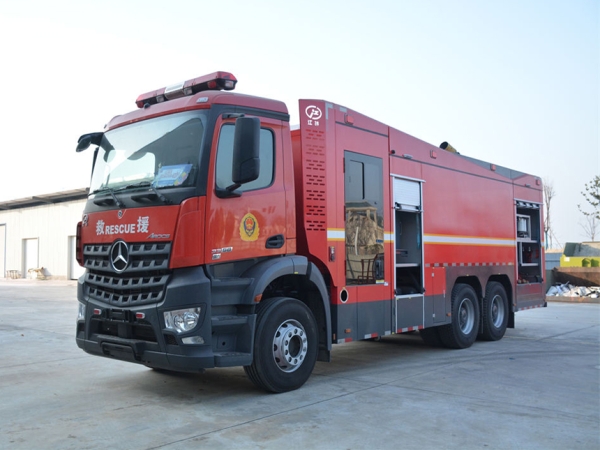 奔馳12噸壓縮空氣泡沫消防車