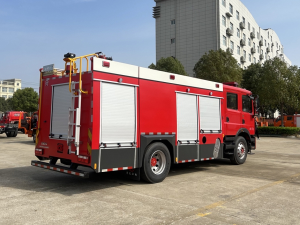 8.2噸東風(fēng)D9水罐消防車